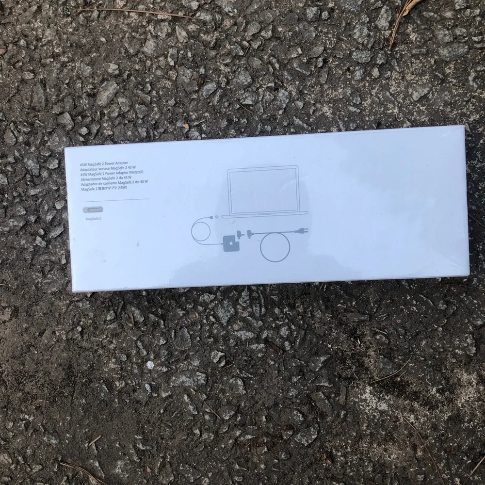 Apple White Computer Cable Adapter